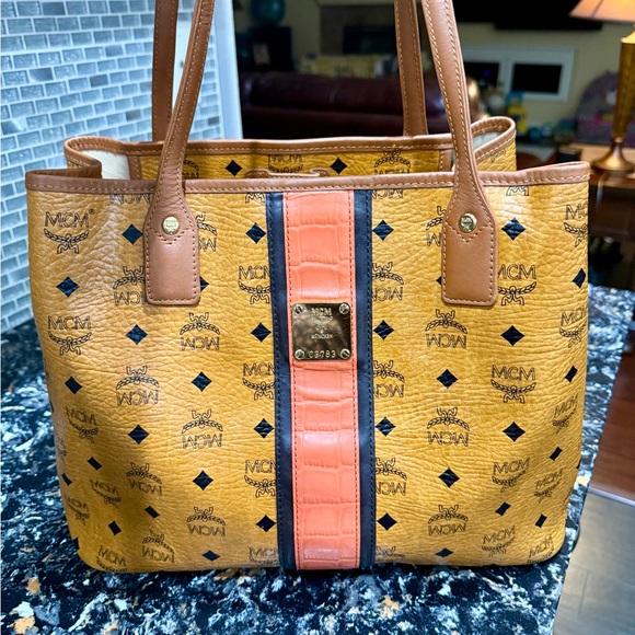 MCM Handbags - MCM Visetos Liz
Shopper Tote
Croc Embossed Limited edition